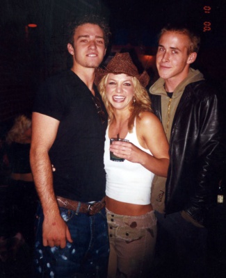 2011 - Ryan Gosling, Justin Timberlake and Britney Spears partying at Vinyl - © Sarah Pantera via THR
